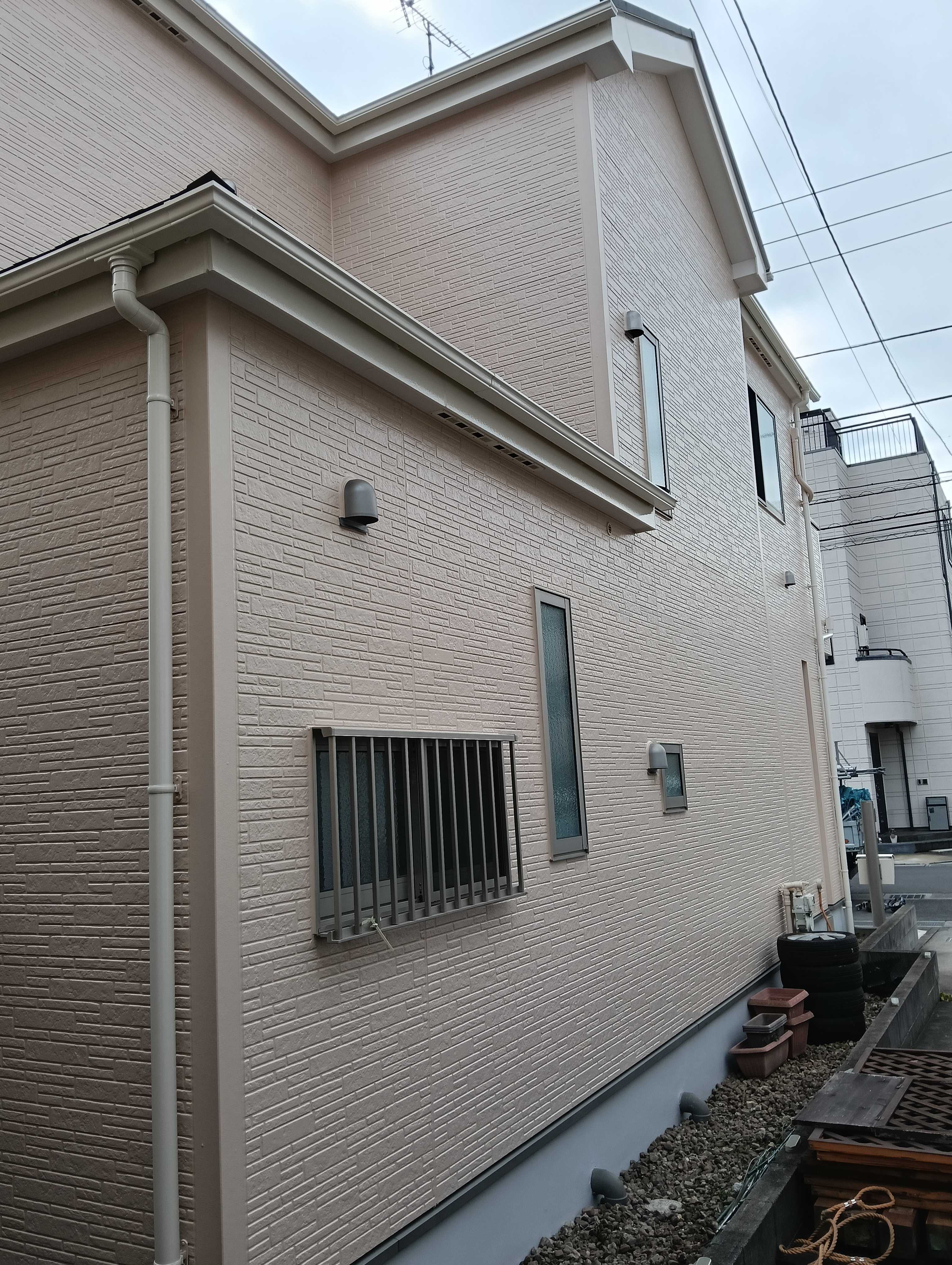 【施工後】川口市K様邸の外壁塗装が完成。耐久性の高い塗料で新築のような輝きを取り戻し、お住まいの資産価値を高めます。